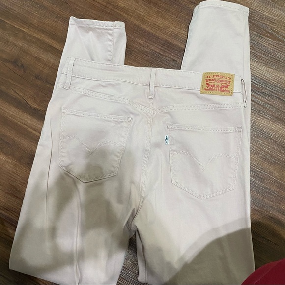 Pink Levi’s Jeans - Picture 7 of 9